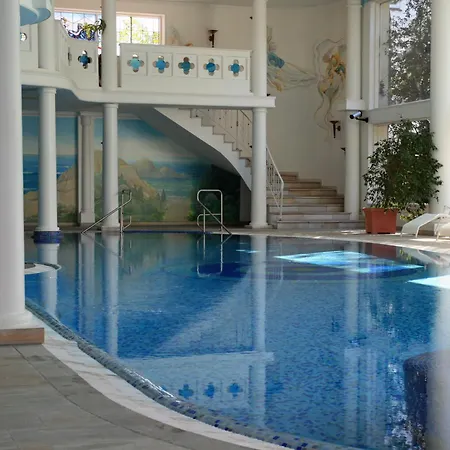 מלון Altes Gymnasium 5*