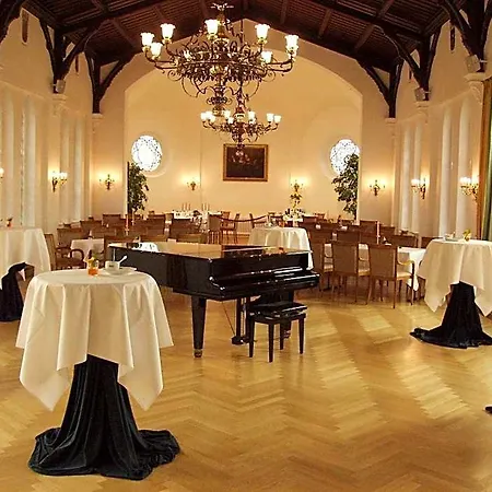 Altes Gymnasium 5*