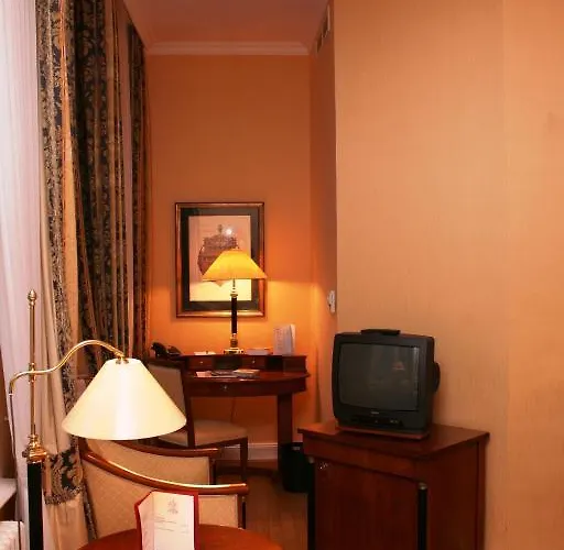 Altes Gymnasium מלון 5*