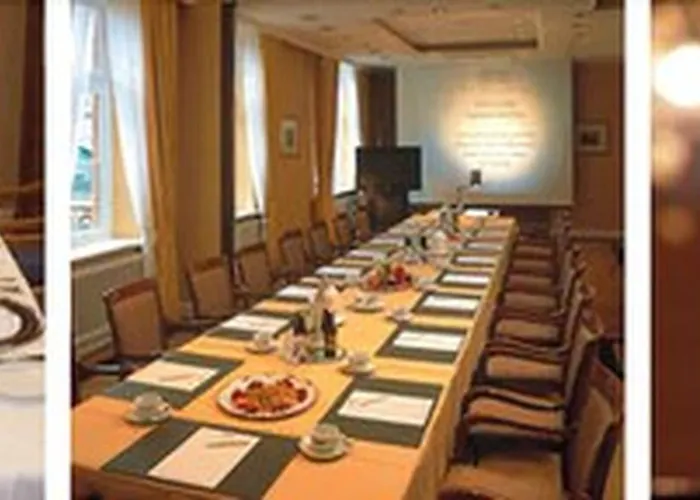 מלון Altes Gymnasium 5*