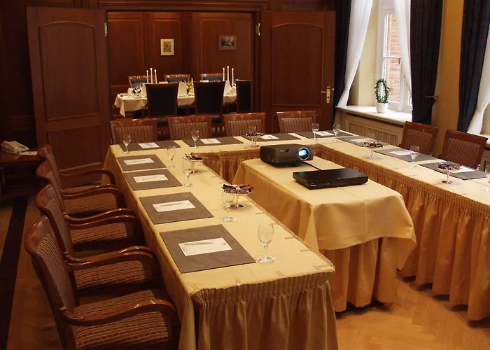 Altes Gymnasium 5* הוסום